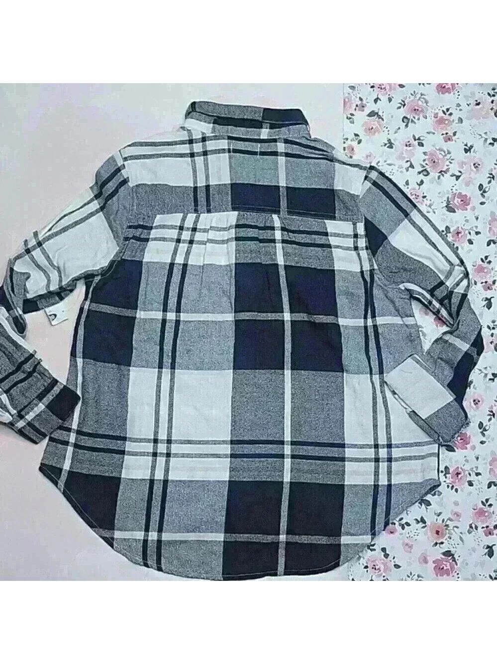 Old Navy Plaid Cropped Button Down - Picture 4 of 4